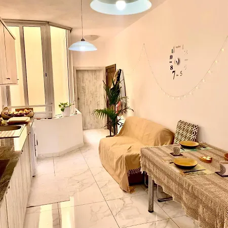 Private Bedroom With Balcony In A Shared At The Bay Of Bed & Breakfast