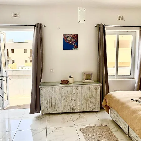 Bed & Breakfast Private Bedroom With Balcony In A Shared At The Bay Of *