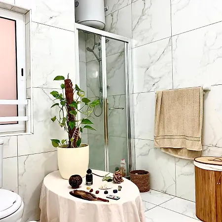 Bed and Breakfast Private Bedroom With Balcony In A Shared At The Bay Of