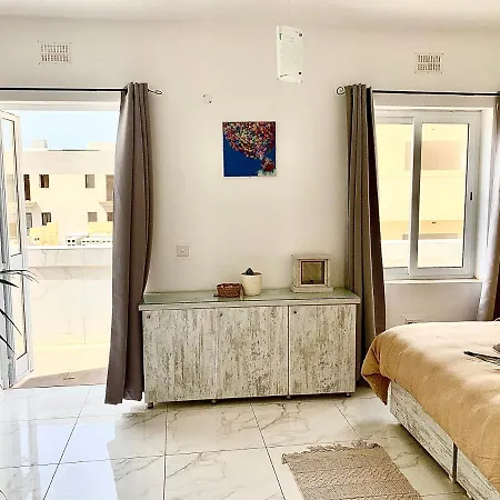 Bed & Breakfast Private Bedroom With Balcony In A Shared At The Bay Of *